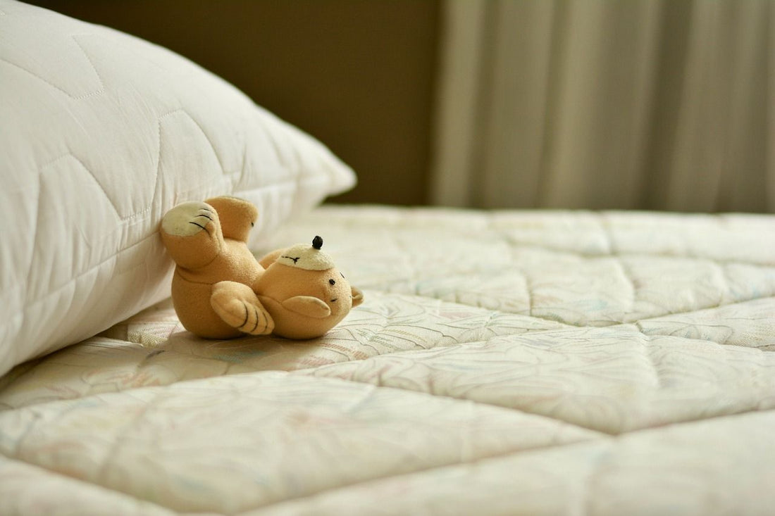 Les meilleures astuces pour nettoyer un matelas jauni - Kipli