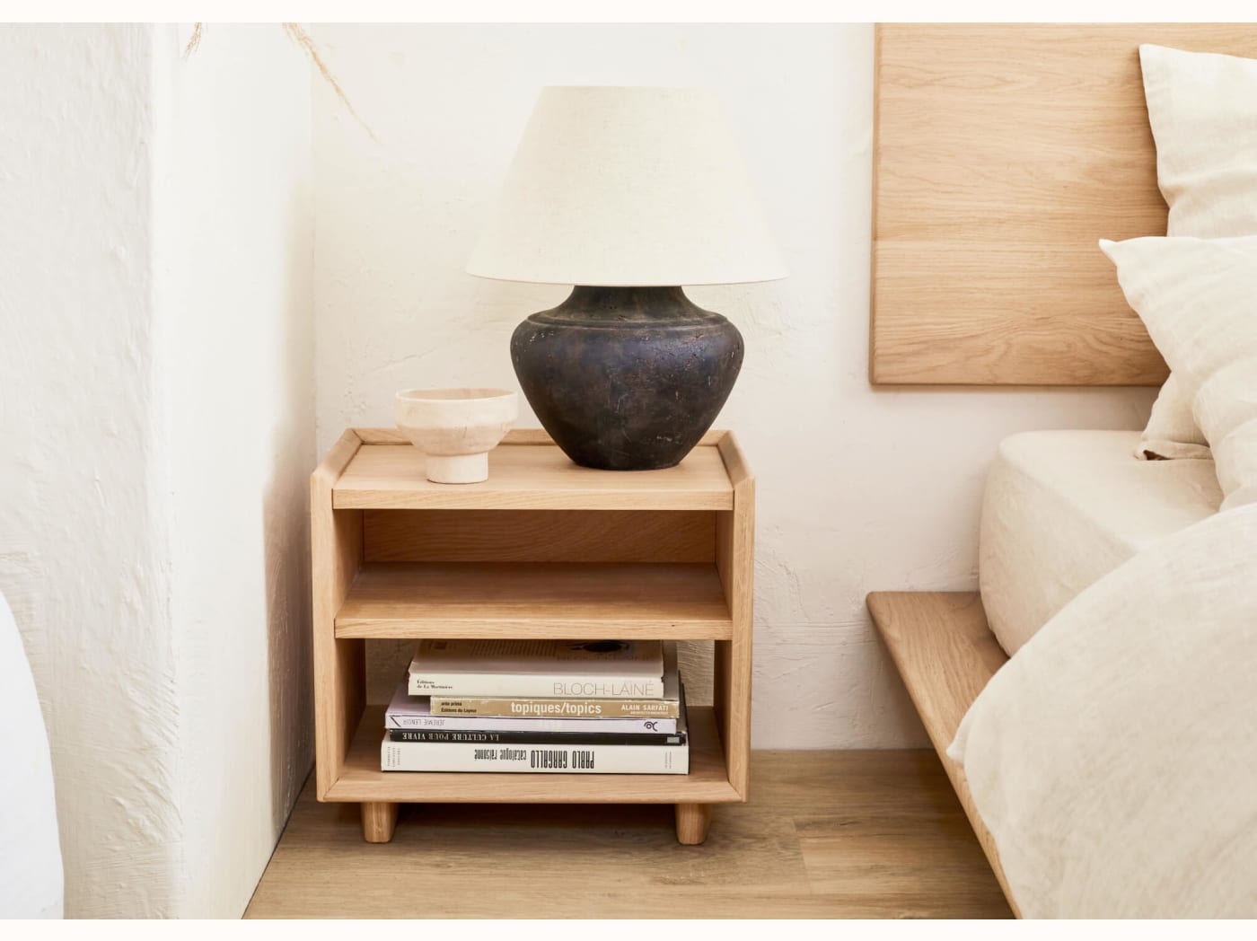 Table de chevet en bois massif LIVIA