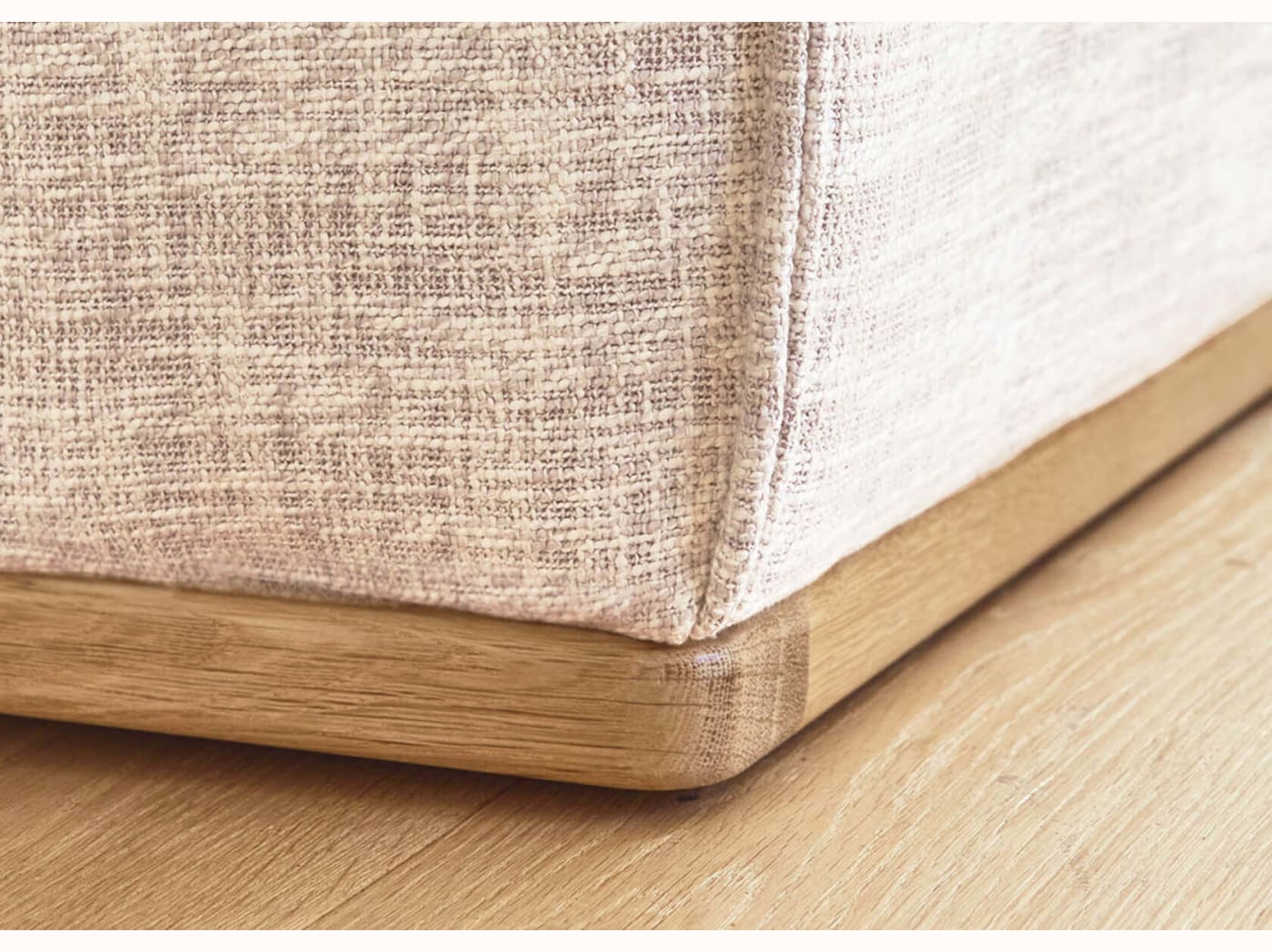 Pouf avec base en bois FOLIA