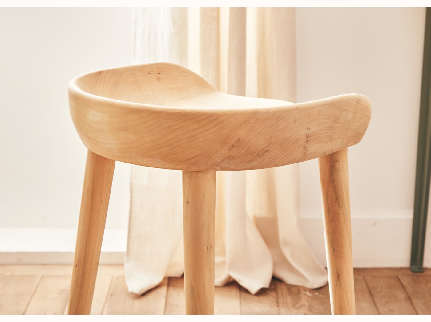 Tabouret en bois LYRA