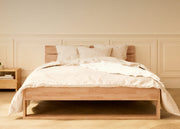 Bett mit Massivholz-Lattenrost AVA