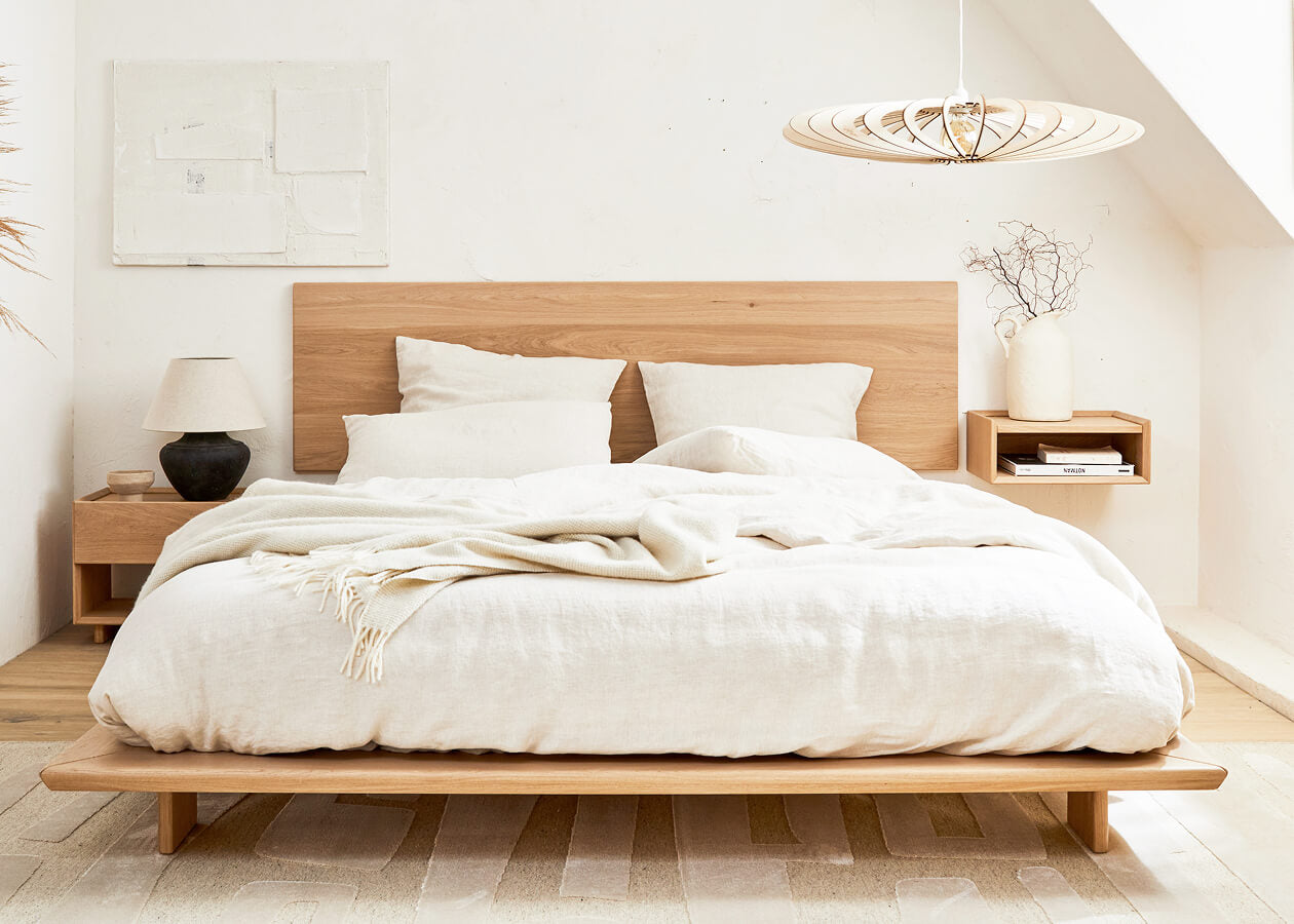 Letto a piattaforma in legno massello LIVIA