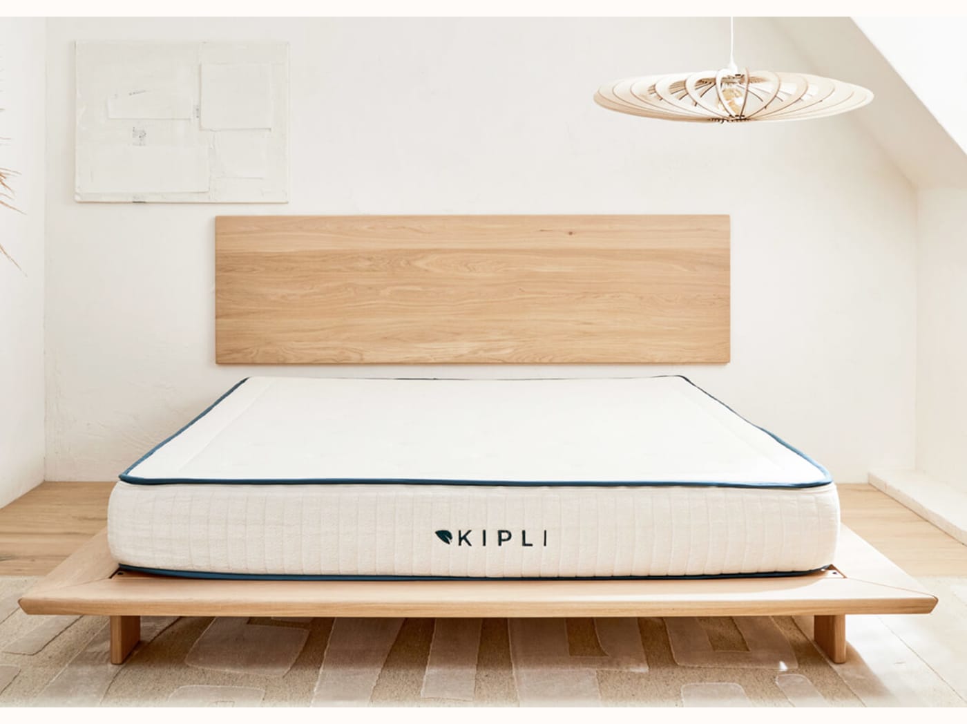 Letto a piattaforma in legno massello LIVIA