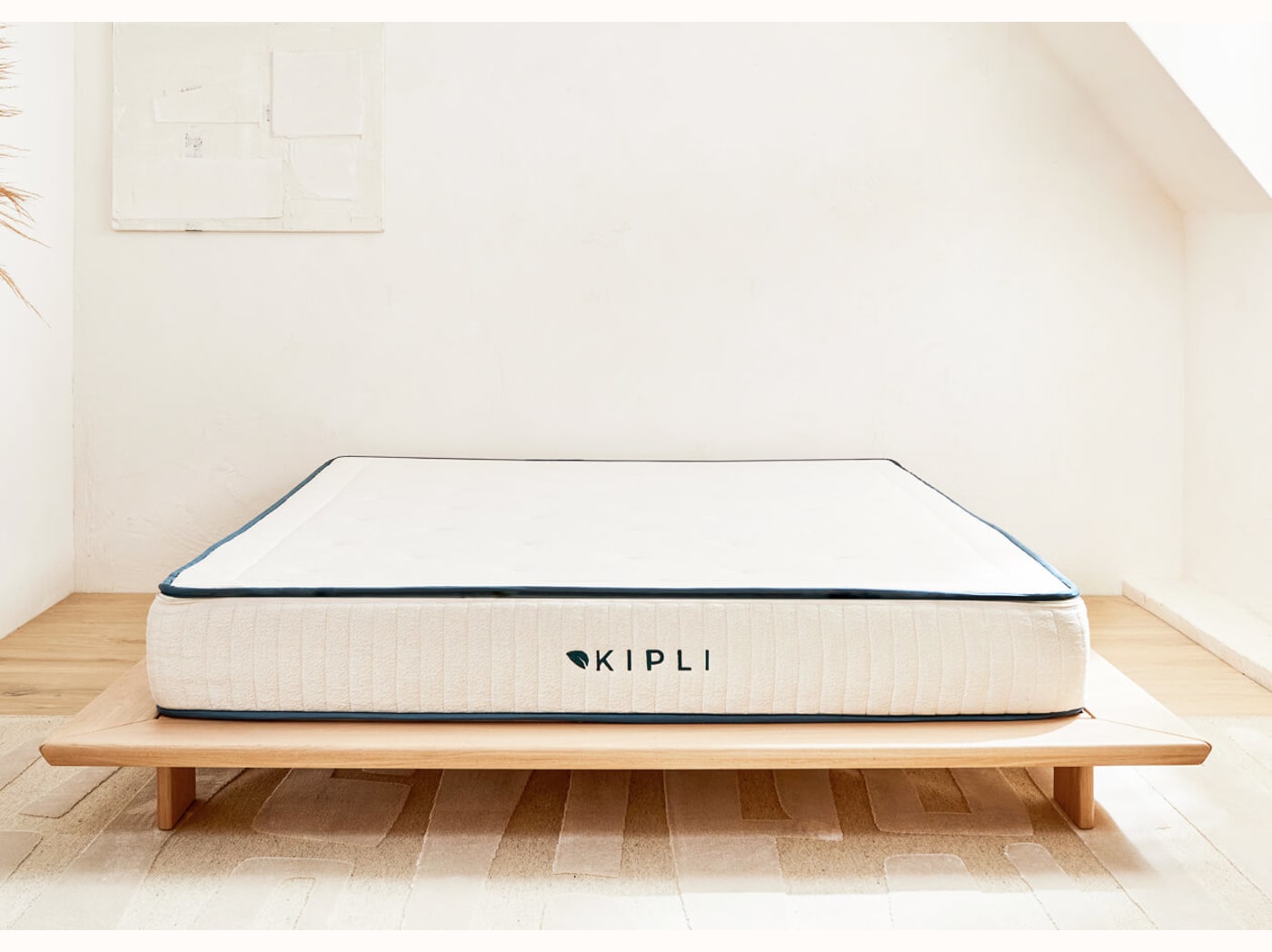 Letto a piattaforma in legno massello LIVIA
