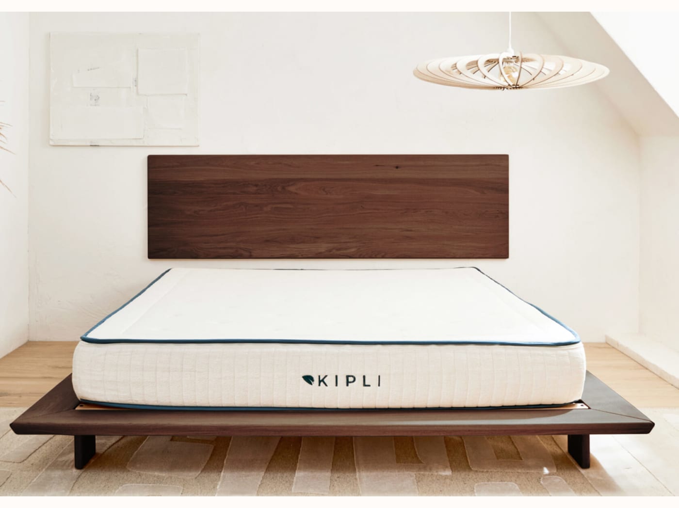 Letto a piattaforma in legno massello LIVIA